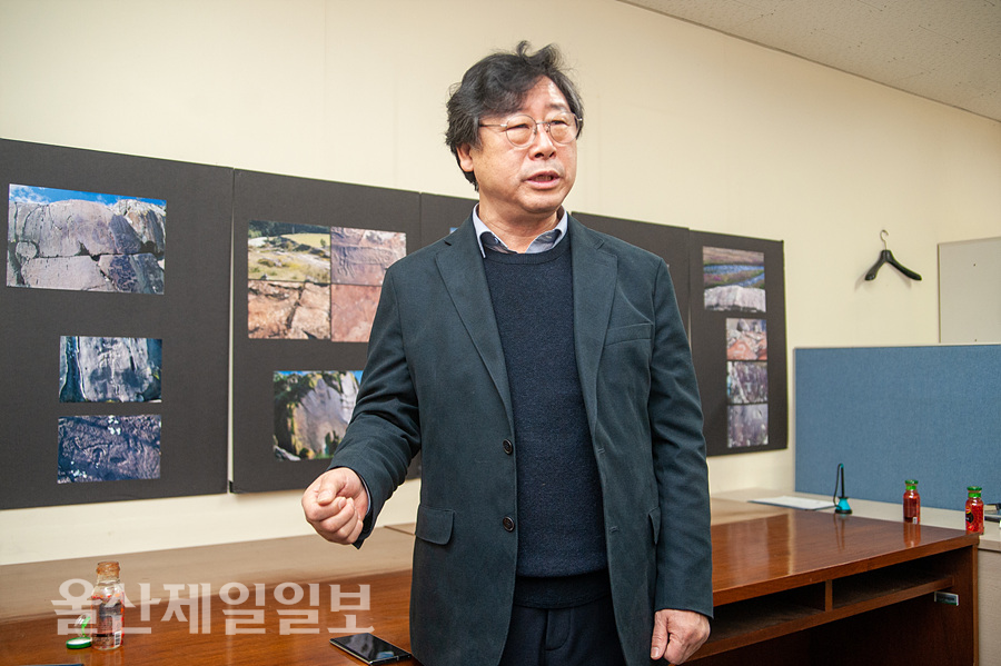 다시 화가로 돌아가는 암각화 학자 이하우 교수.